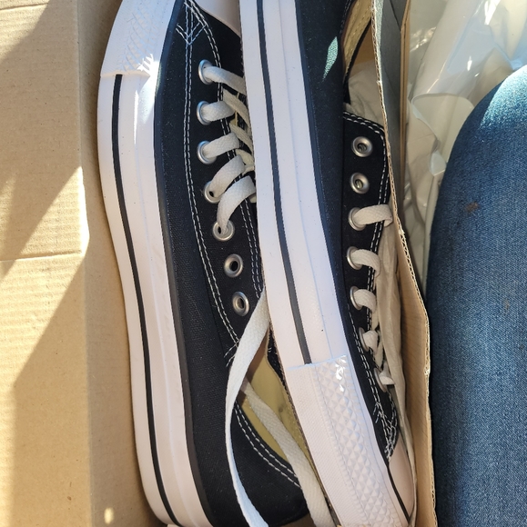 Brand new size 10 men's Converse All-star